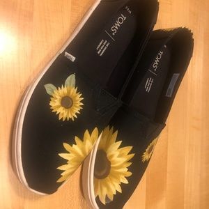 TOMS shoes size 8.5 sunflower